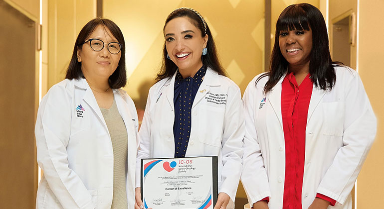 Image of doctors receiving award